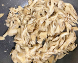 舞茸とふわふわ卵のガーリックバター炒め作り方4写真