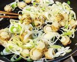 ベビーホタテと長ねぎのカレー餡かけ炒め。作り方5写真