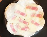 簡単!餃子の皮ピザ ベーコン&チーズ作り方2写真