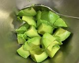 サーモンとアボカドのワサビ醤油和え作り方3写真