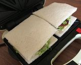 パン耳まで！メンチカツホットサンド！作り方5写真