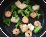 エビとイカとブロッコリーの中華炒め作り方4写真