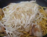 豚ばらと太麺で焼きそば作り方4写真