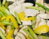 鶏むね肉とアスパラ＆パプリカの白だし炒め作り方3写真