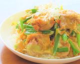ガッツリ飯！鶏もも肉とニラの卵とじ丼作り方5写真