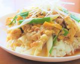 ガッツリ飯！鶏もも肉とニラの卵とじ丼作り方6写真