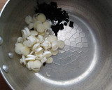 ワカメとふわふわ卵のお吸い物♪作り方1写真