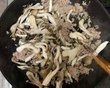 秋の味覚！豚ひき肉とキノコの和風パスタ作り方3写真
