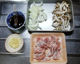 豚こまと玉ねぎ、ぶなしめじの生姜焼き作り方1写真