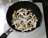 豚こまと玉ねぎ、ぶなしめじの生姜焼き作り方2写真