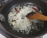 家庭の調味料で手作り！万能食べるラー油作り方6写真