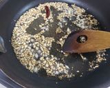 家庭の調味料で手作り！万能食べるラー油作り方8写真