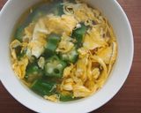 オクラとふわふわ卵のお吸い物♪作り方5写真