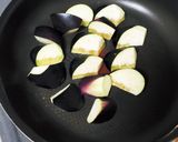 ゴマ油Wナス&長いネギ❀お味噌汁作り方3写真