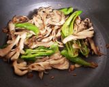 舞茸と万願寺とうがらしの和そばパスタ作り方2写真