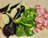 茄子とピーマンのコンソメ炒め作り方1写真