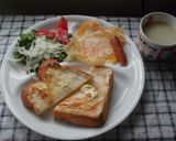 オーバーミディアム目玉焼きの朝食プレート作り方5写真