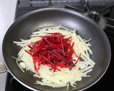 ビーツとじゃがいもとピーマンのガリバタ作り方6写真