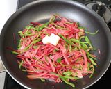 ビーツとじゃがいもとピーマンのガリバタ作り方8写真
