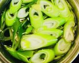 シンプルねぎとワカメと豆腐のお味噌汁作り方2写真