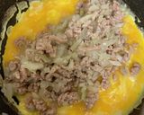 簡単おつまみ☆母の味、甘い挽肉オムレツ作り方3写真