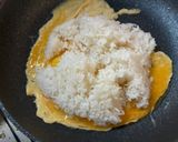 簡単！生鮭で作る鮭レタスチャーハン作り方4写真