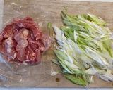 鶏せせり肉と白ねぎたっぷりナムル和え作り方1写真