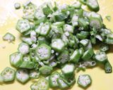カレー風味♪オクラ入り鶏ミンチハンバーグ作り方1写真