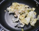 簡単！鶏皮とキャベツのピリ辛炒め作り方2写真