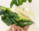 豚ロースと獅子唐、長ネギのオイスター炒め作り方1写真