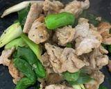 豚ロースと獅子唐、長ネギのオイスター炒め作り方5写真