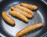 簡単！シャウエッセンの胡麻風味炒め作り方2写真