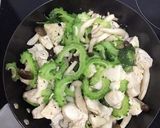 糖質ダイエット中！ゴーヤとささみ炒め作り方3写真