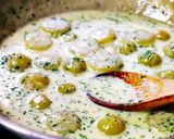 鶏肉のソテー＊葡萄クリームソース添え作り方5写真