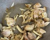 鶏もも肉とシメジのコク旨柚子胡椒炒め作り方2写真