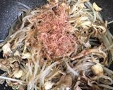 もやしとまいたけのおかか炒め作り方2写真