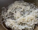 しらたきとしめじの明太子炒め作り方1写真