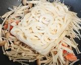 秋鮭とキノコの豆乳クリームうどん作り方3写真