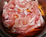 豚肉とギョウザ、人参蒸し☆冷蔵庫の残り物作り方2写真