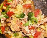 夏野菜とチキンのトマトチーズ炒め作り方7写真