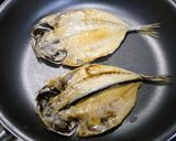 簡単！鯵の干物ごはん☆お子様向けに骨取り作り方1写真
