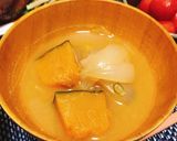 かぼちゃと玉ねぎのお味噌汁♡作り方3写真