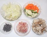【調味料不要】鶏と野菜の塩昆布炒め作り方1写真