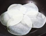 簡単！餃子の皮でチヂミ風薄焼き玉子作り方4写真