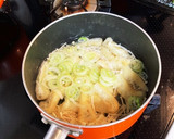 基本の味噌汁。えのき、長ネギ、油揚げ。作り方2写真