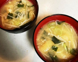 基本の味噌汁。えのき、長ネギ、油揚げ。作り方5写真