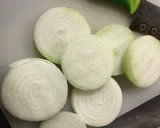 旨味たっぷり！玉ねぎと豚バラのグリル作り方1写真