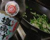 秋田名産、魚塩汁（しょっつる）の稲庭焼きうどん作り方4写真