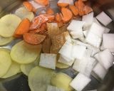 ボリューム有り、豚バラ肉と根菜類の味噌汁作り方1写真