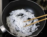 ピリ辛♪アボカドとしらたきの鰹節和え作り方4写真